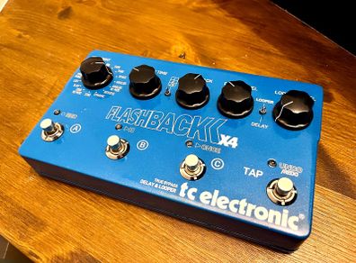 Flashback X4 Delay & Looper Pedal
