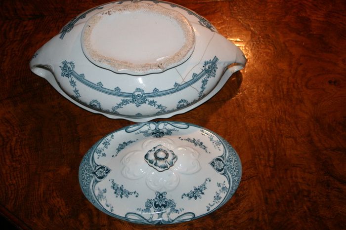 Antigue Porcelain Tureen