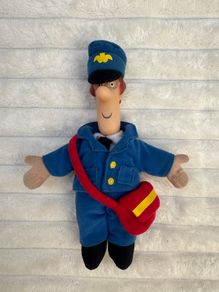 Postman Pat approx. 22 cm. Plush Plastic head Is too loose with glasses and red bag Used Please see photos