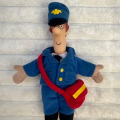 Postman Pat approx. 22 cm. Plush Plastic head Is too loose with glasses and red bag Used Please see photos