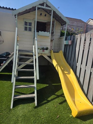 Kids play house