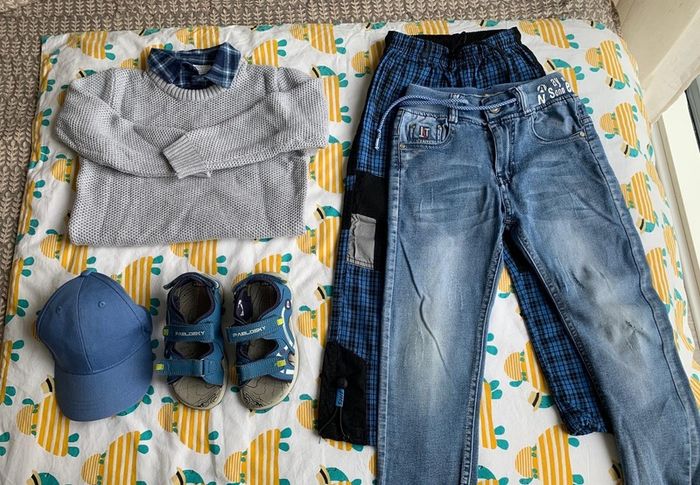 Boys clothing & footwear bundle (size 110/116 aprox. 4-5 years)