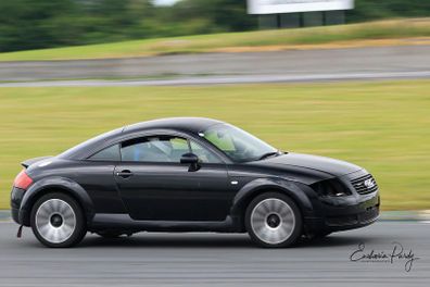 Audi TT Mk1 breaking