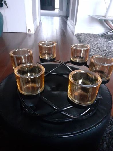 Round wrough iron with 6  thick  glasses for csndles or tea light candles 15 euro         glassas