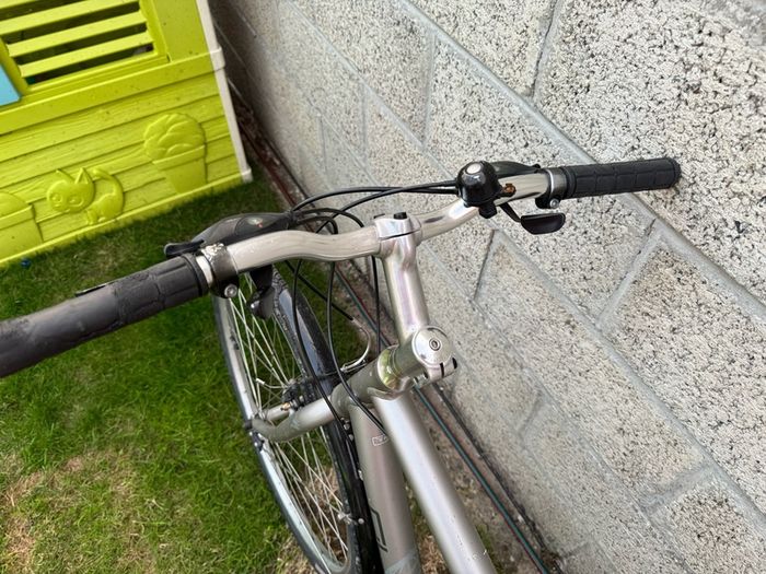 Specialized Globe hybrid commuter men's bike