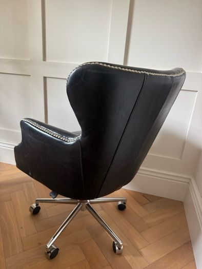 Beautiful Leather Office Swivel Chair