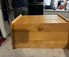 Wood bread box