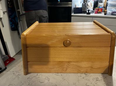 Wood bread box