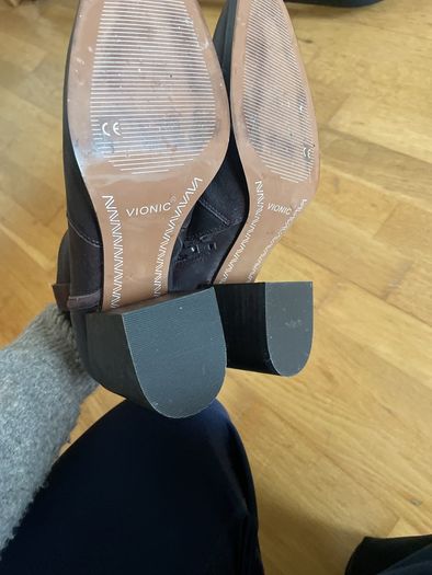 Brand new boots Vionic