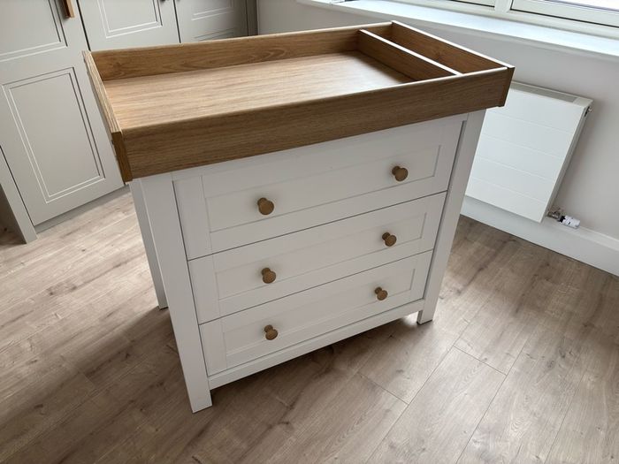 Mama's & Papa's Chest of Drawers w/ baby changer