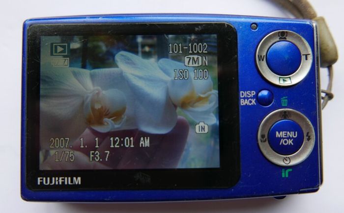 Fujifilm FinePix Z10fd 7.2 MP Digital Camera Blue - Working