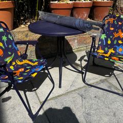 Children 4PC garden Furniture Set like new with chairs table and umbrella