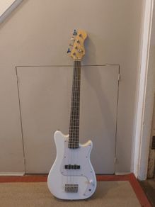 Beginner/practice Bass Guitar (Gear4music visionstring)