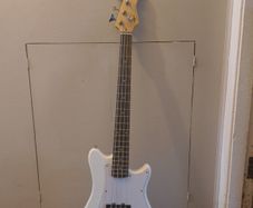 Beginner/practice Bass Guitar (Gear4music visionstring)