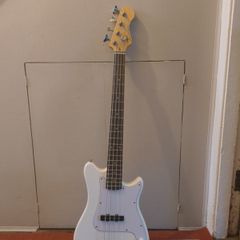 Beginner/practice Bass Guitar (Gear4music visionstring)