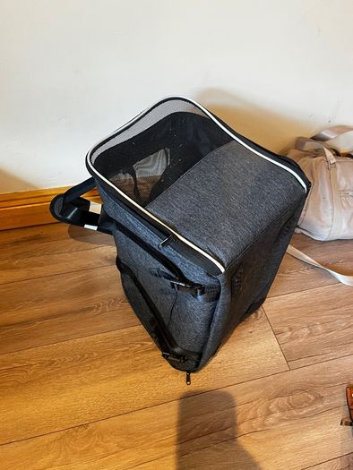 pet carrier