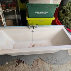Sonas Pacific Bath tub and tap fittings