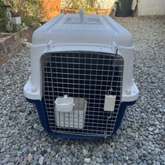 IATA-approved pet carrier - small/medium dogs - mint condition