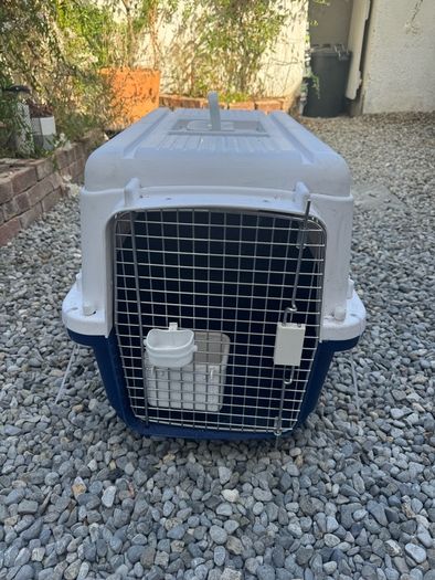 IATA-approved pet carrier - small/medium dogs - mint condition