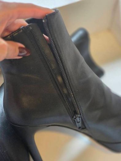 ALDO Overgamer Black Heeled Boots size 5