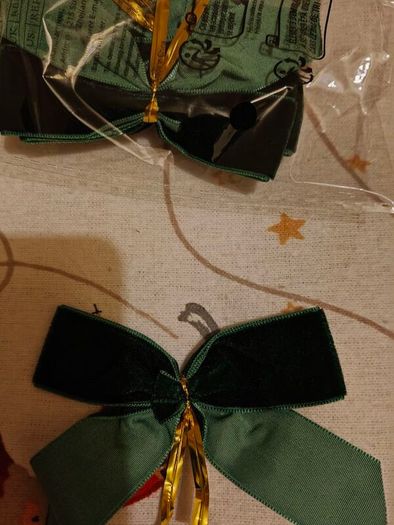 Christmas Decorations / Green Velvet Bows
