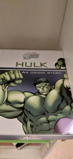 Marvel avengers book set and figure
