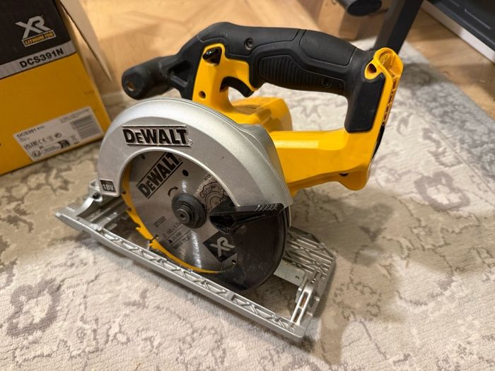 DeWalt DCS391 cordless circular saw