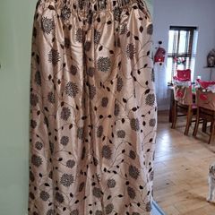 4 pairs of quality lined curtains. Tie backs included.
