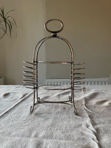 cake stand
