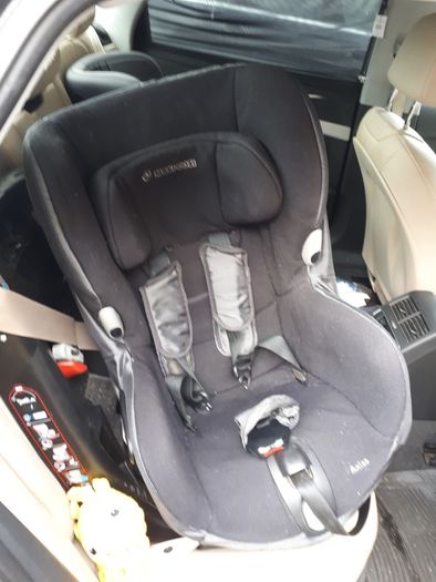 Maxi Cosi Axiss car seat