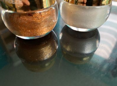 Liquid eye shadow