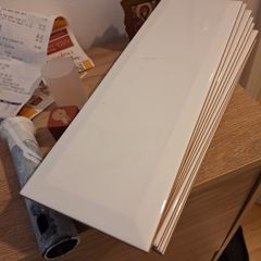 10x White Tiles