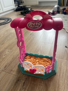 Pets alive Barn with gate
