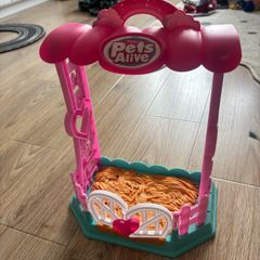 Pets alive Barn with gate