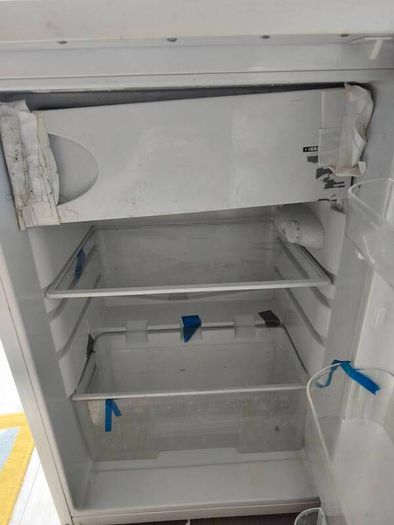 under the counter fridge freezer