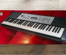 Yamaha Keyboard with Stand & Original Box Excellent Condition