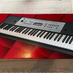 Yamaha Keyboard with Stand & Original Box Excellent Condition