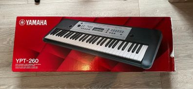 Yamaha Keyboard with Stand & Original Box Excellent Condition