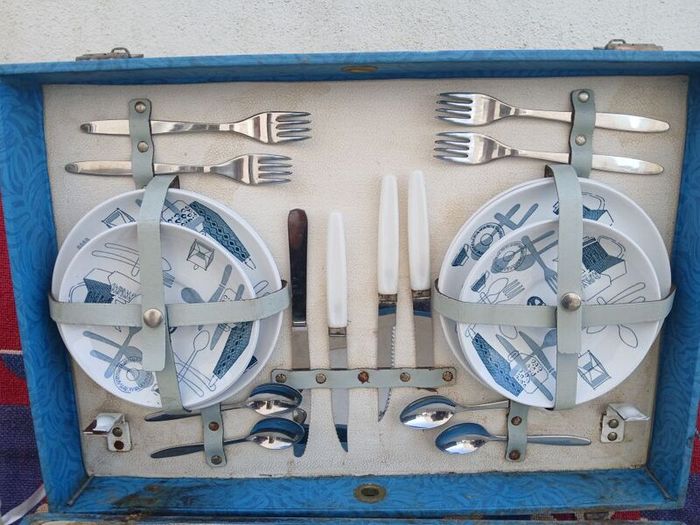 4 Person Vintage Picnic Hardcase