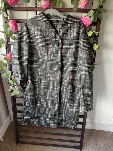 coat Bnwt peruzzi coat size 38 herringbone print.   Italian brand choice boutiques