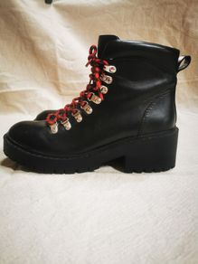 Sketchers size 6.5. Ankle boots as new. Funky
