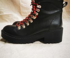 Sketchers size 6.5. Ankle boots as new. Funky