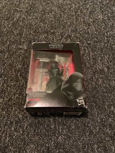Star Wars The Black Series Titanium Kylo Ren