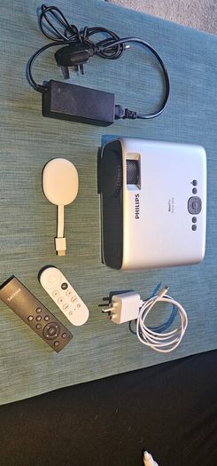Projector Philips Neo Pix + Google tv