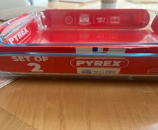 Set Large Pyrex Dishes
