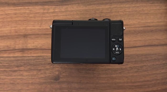 Canon Eos M100