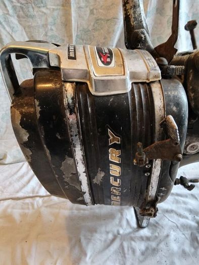 Vintage Mercury Outboard Motor 6hp and Mercury Fuel Tank