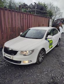 Breaking Skoda superb 2013 cayc MDM  lf9e 1.6tdi