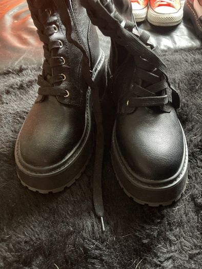 Shelly's London boots size 5