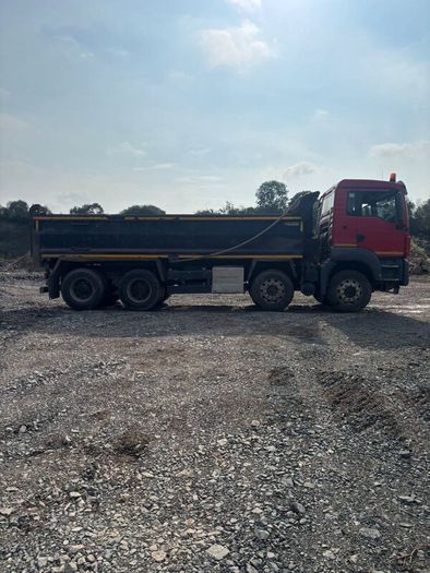 Man - 8 Wheeler Tipper - Auto- Year 2015